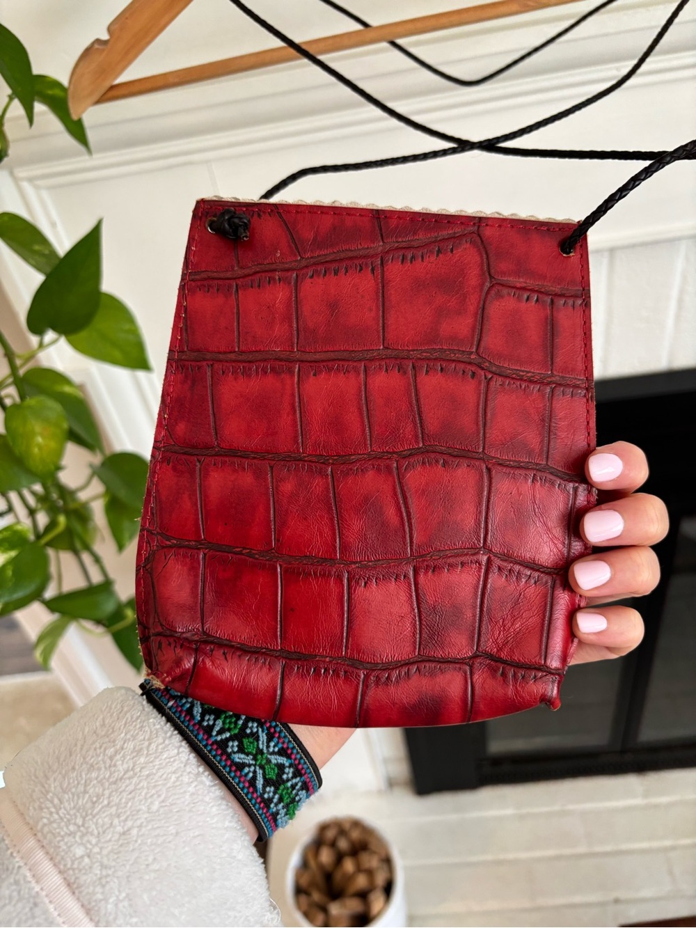 B MAY Red Croc Leather Crossbody Cell Phone Pouch - Picture 3 of 4